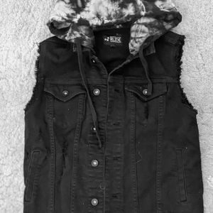 Sleeveless Ripped Jacket